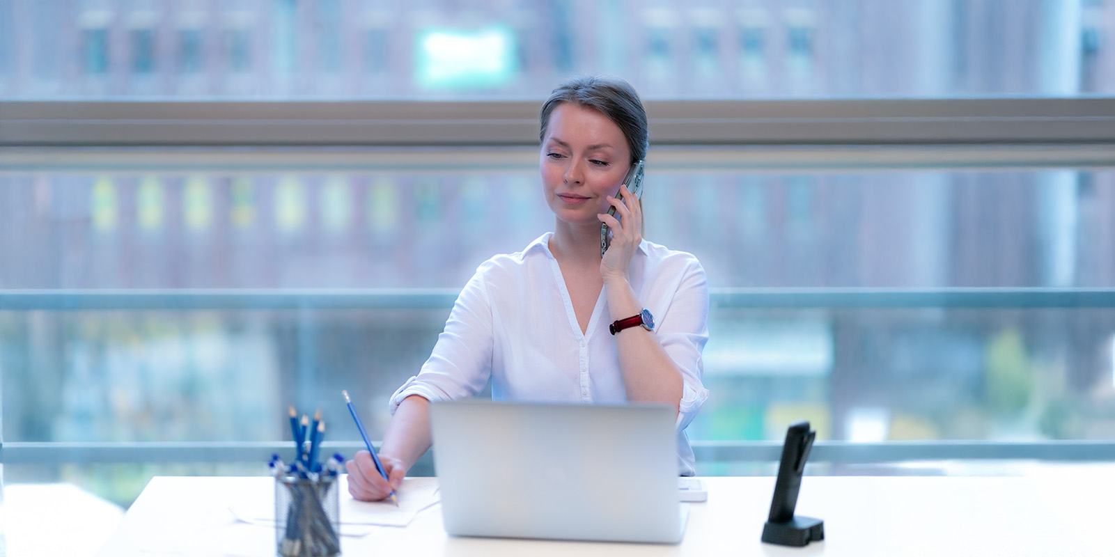 AI call analysis - employee during phone conversation